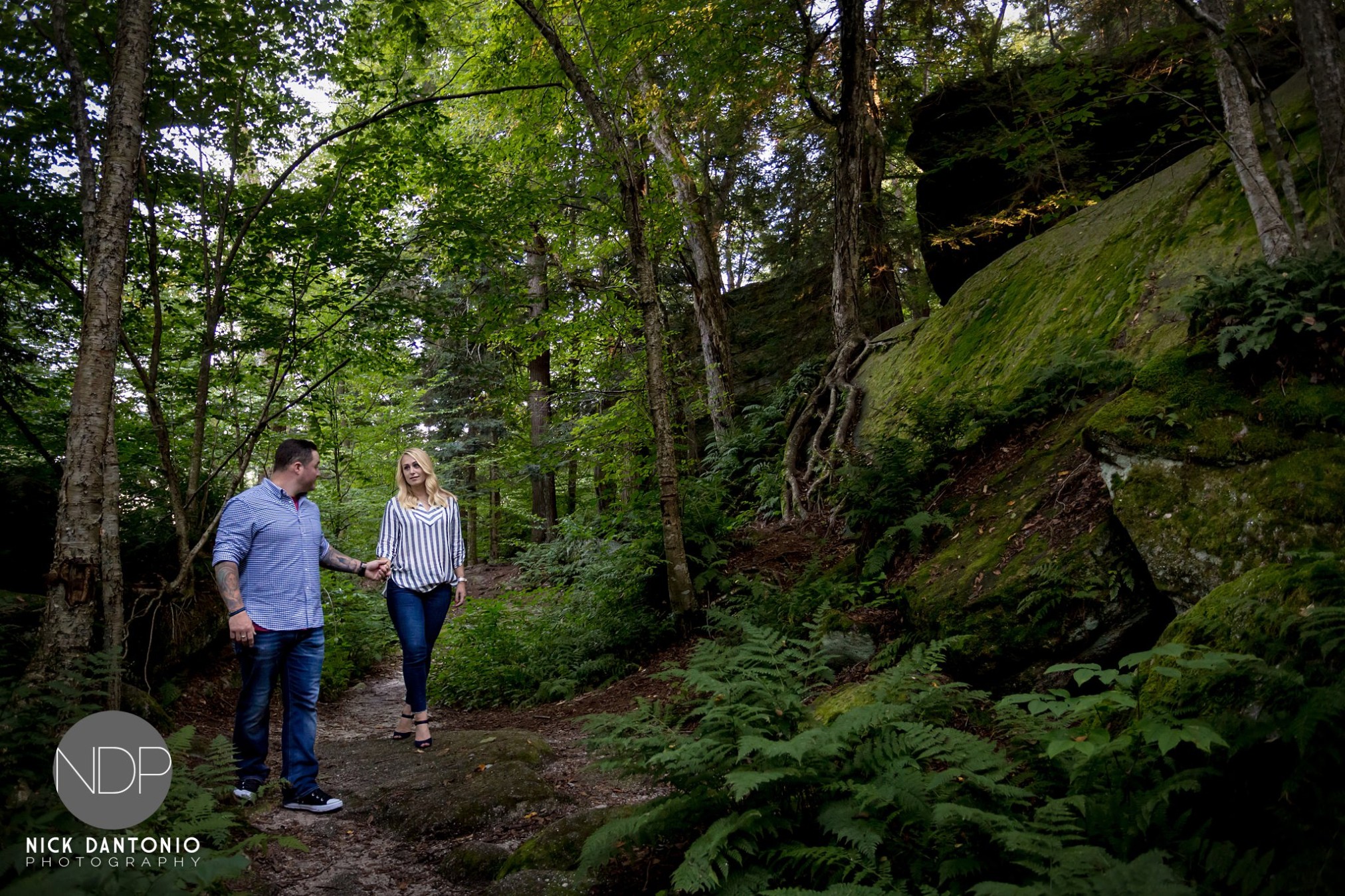 06-Panama Rocks Engagement Photos