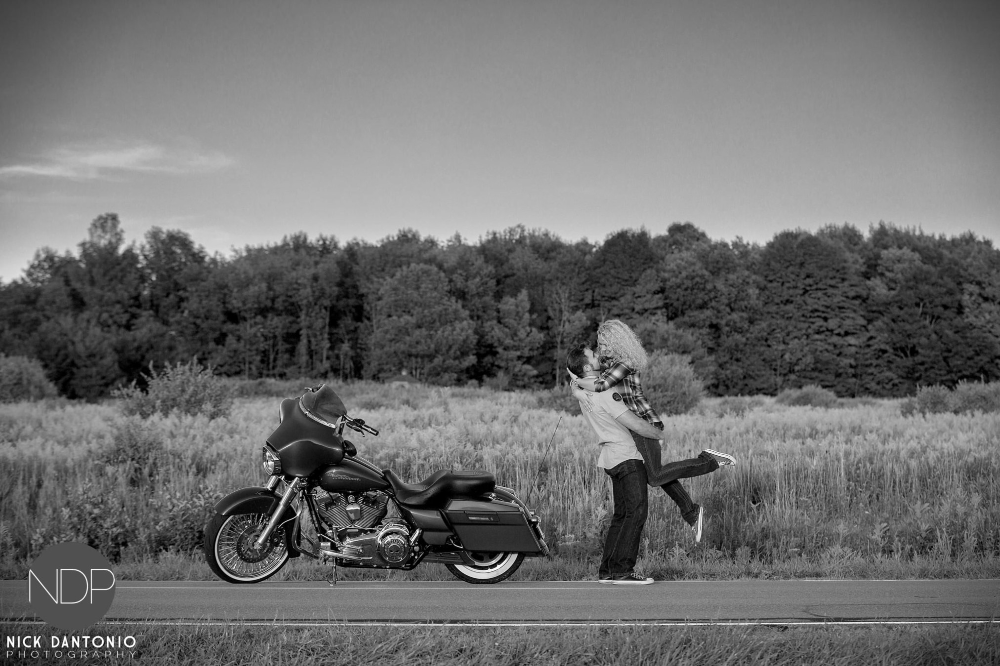 10-motorcyle-sunset-engagement-photos