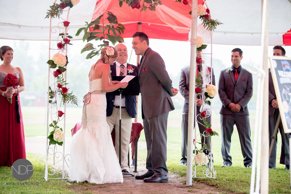 11-Hamburg Baseball Wedding Photos-Blog_© NDP 2015