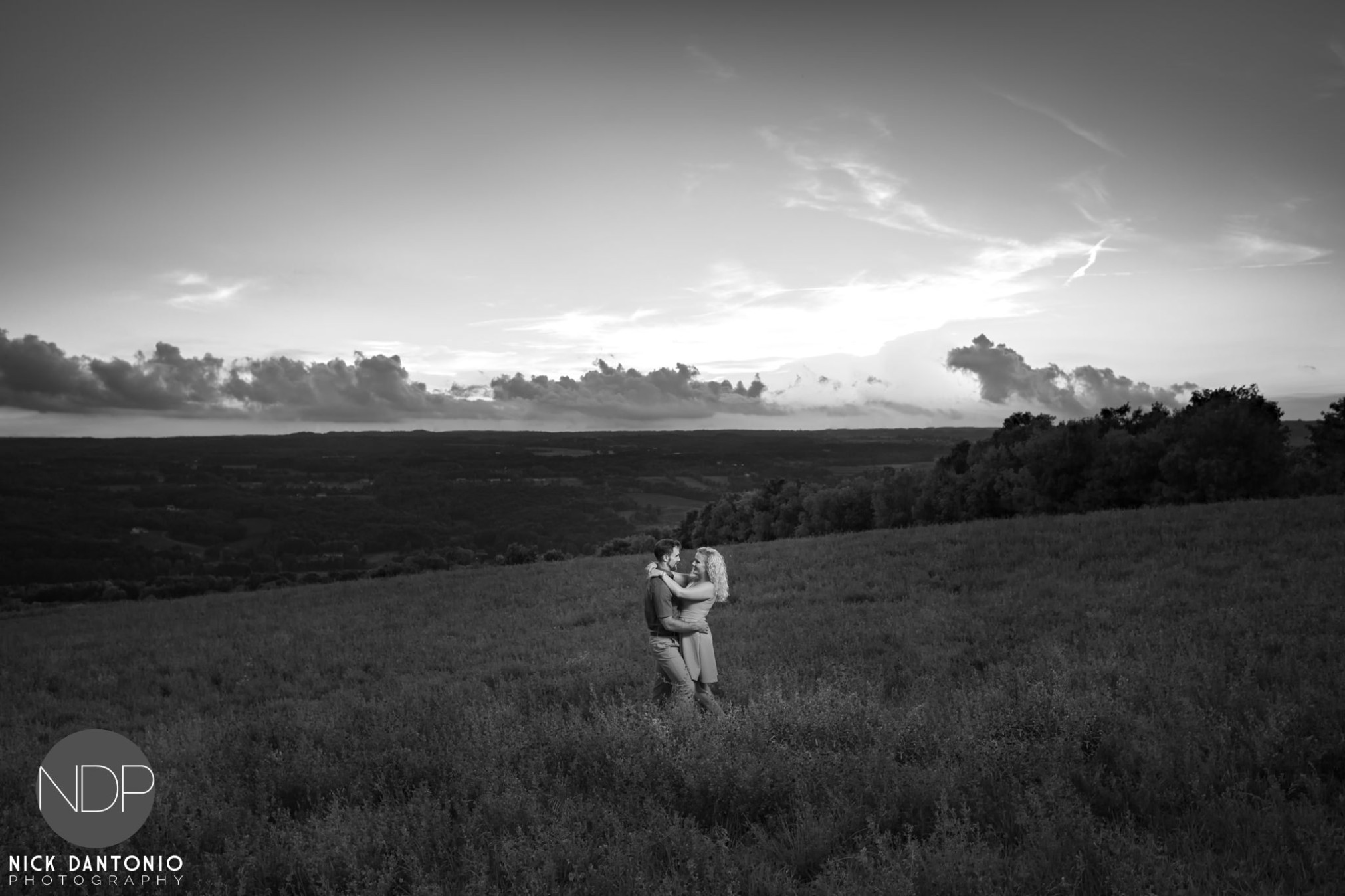 23-warsaw-sunset-engagement-photos