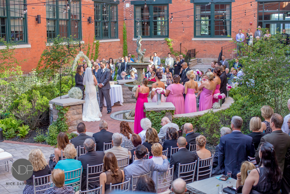 29-Foundry Suites Buffalo Wedding Photos-Blog_© NDP 2015